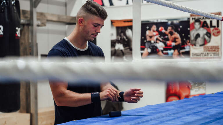 ROOQ-sensors-befor-the-training-in-the-ROOQ-straps-ROOQ-boxing