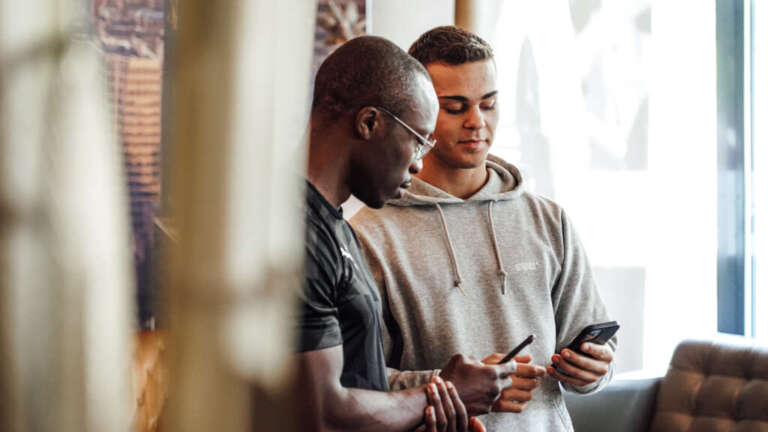 two-boxers-analyse-their-performance-after-training-thanks-to-the-ROOQ-app-ROOQ-boxing